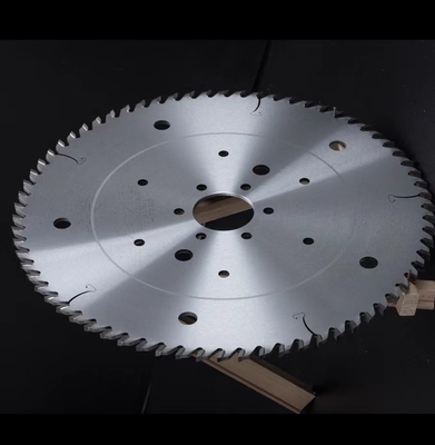 ใบเลื่อยวงเดือน CNC TCT สำหรับไม้อเนกประสงค์ ป้องกันการขัดถู