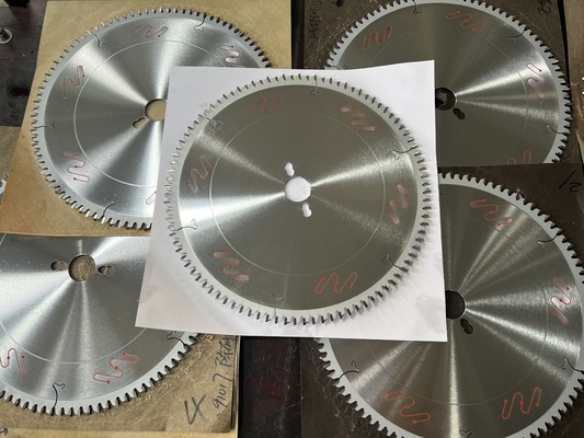 Freud คุณภาพ TCT Saw Blade สําหรับการตัดไม้ Industrial Panel Sizeing Circle Saw Blade